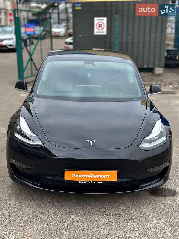 Седан Tesla Model 3 2019 в Сумах