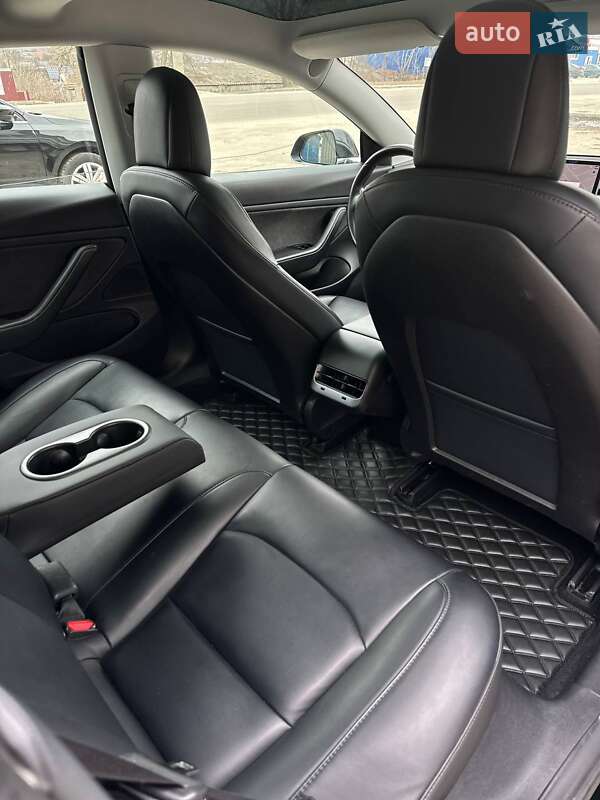 Седан Tesla Model 3 2019 в Сумах