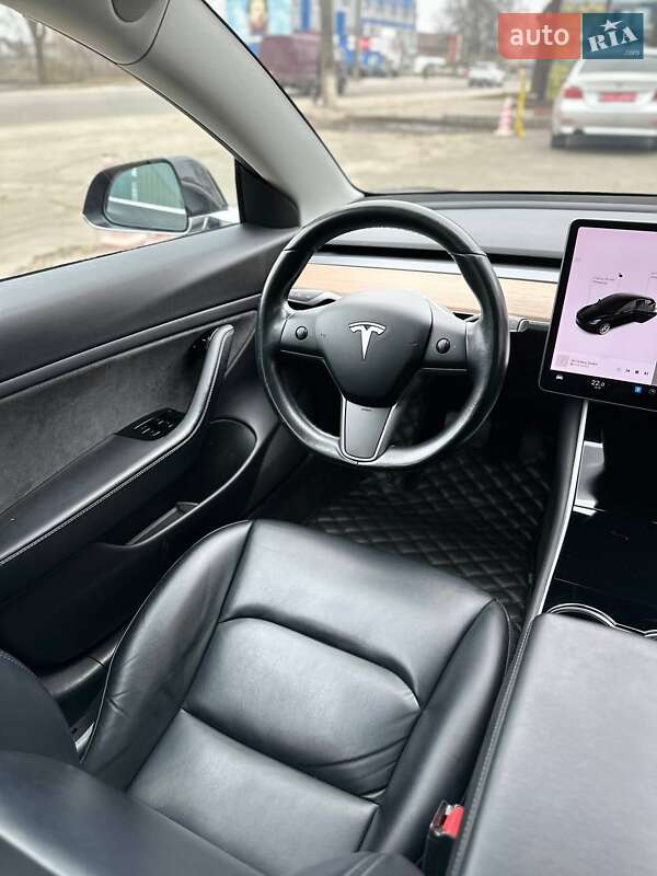 Седан Tesla Model 3 2019 в Сумах