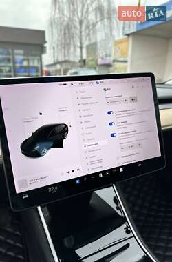 Седан Tesla Model 3 2019 в 