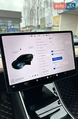 Седан Tesla Model 3 2019 в 