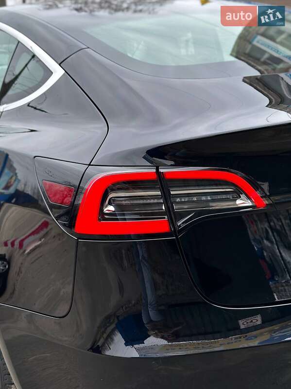 Седан Tesla Model 3 2019 в Сумах