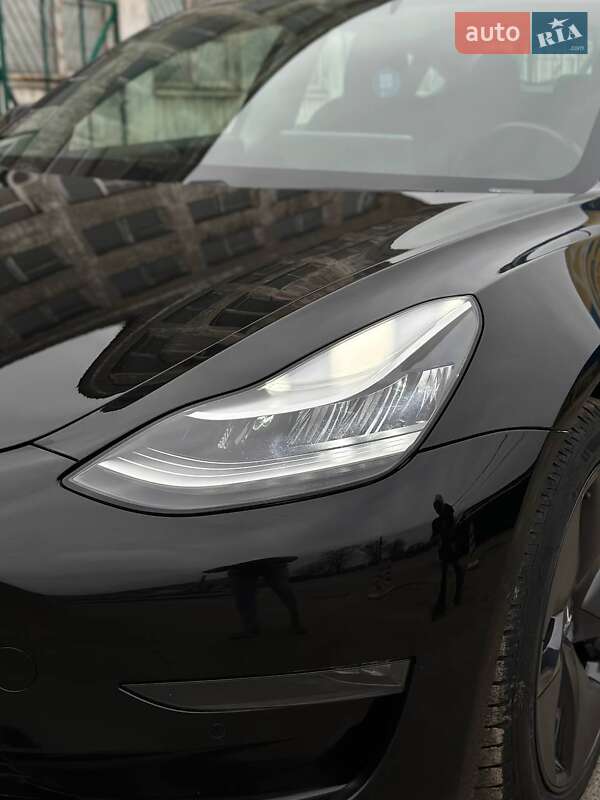 Седан Tesla Model 3 2019 в Сумах