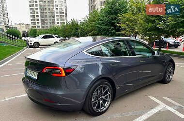 Седан Tesla Model 3 2020 в Львові