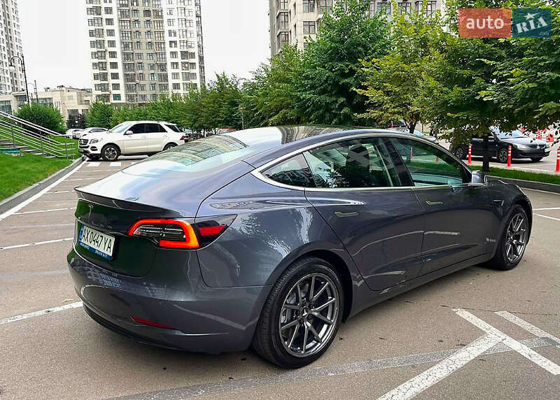 Седан Tesla Model 3 2020 в Львові