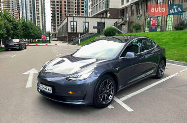 Седан Tesla Model 3 2020 в Львові