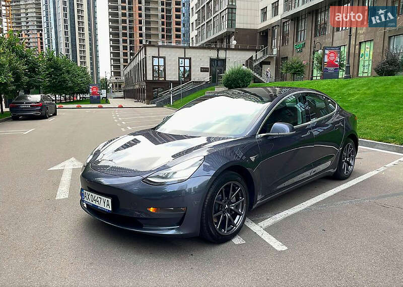 Tesla Model 3 2020