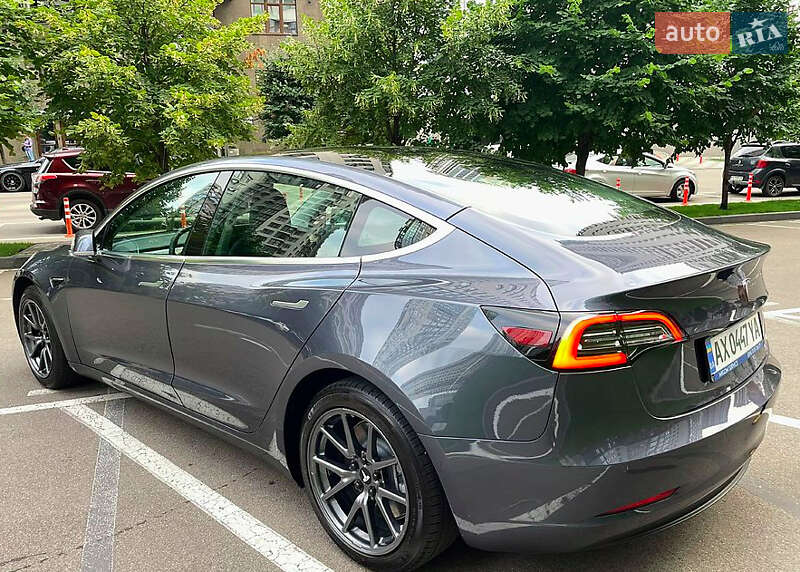 Седан Tesla Model 3 2020 в Львові