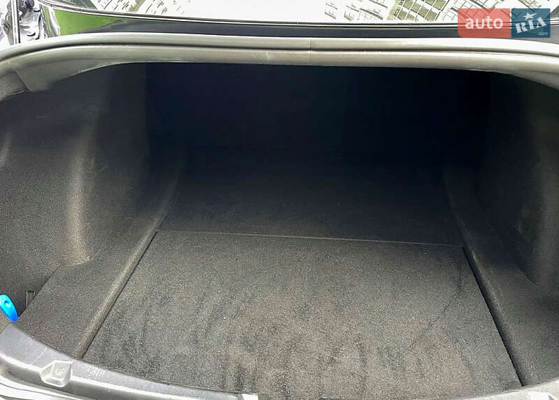 Седан Tesla Model 3 2020 в Львові
