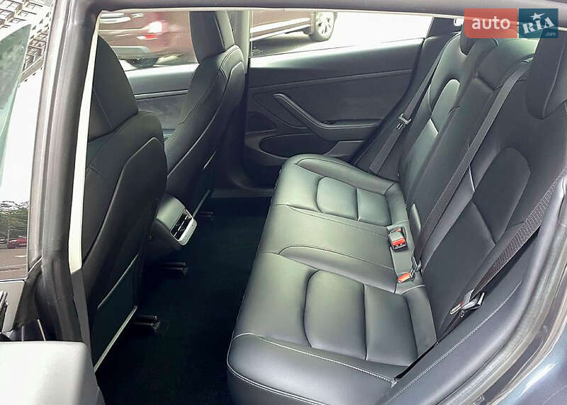Седан Tesla Model 3 2020 в Львові