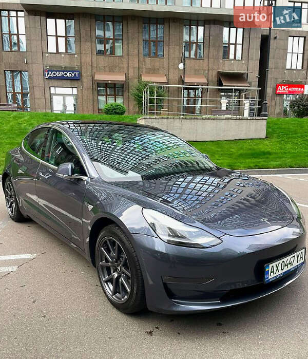 Седан Tesla Model 3 2020 в Львові