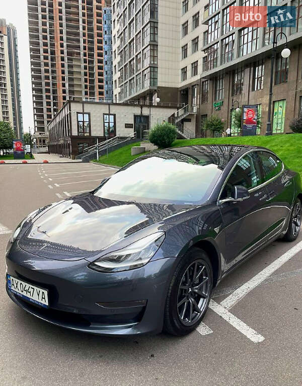 Седан Tesla Model 3 2020 в Львові