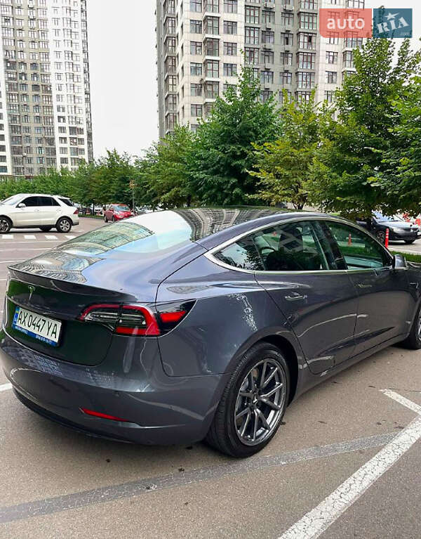 Седан Tesla Model 3 2020 в Львові