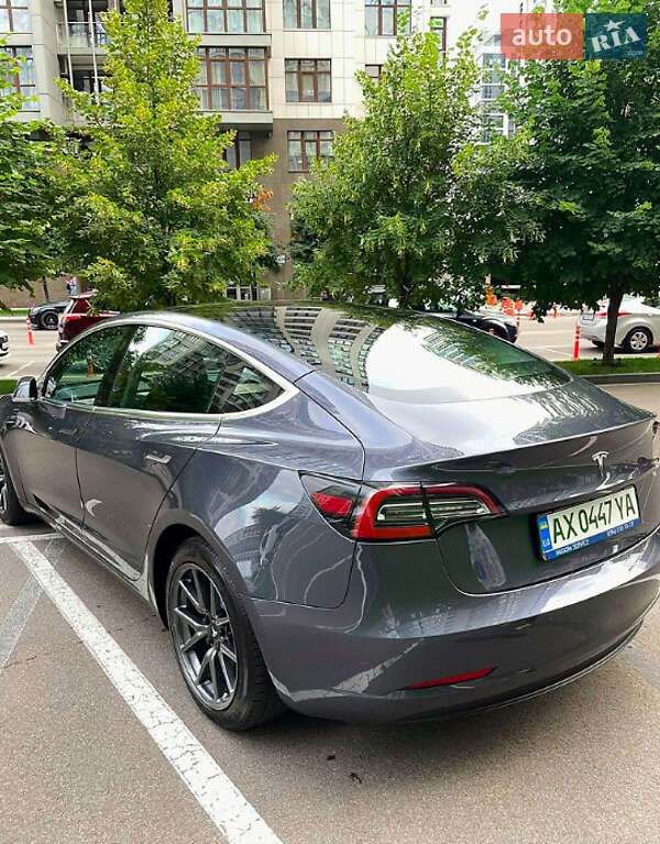 Седан Tesla Model 3 2020 в Львові