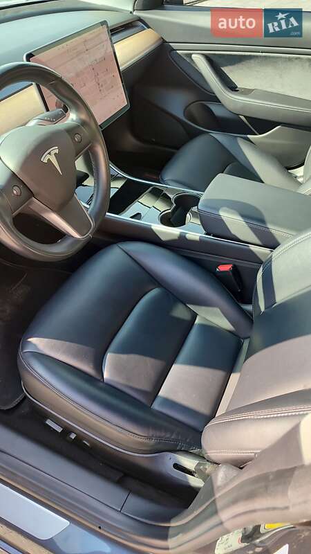 Седан Tesla Model 3 2018 в Львове