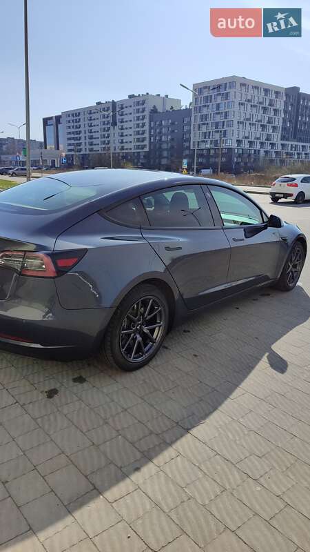 Седан Tesla Model 3 2018 в Львове