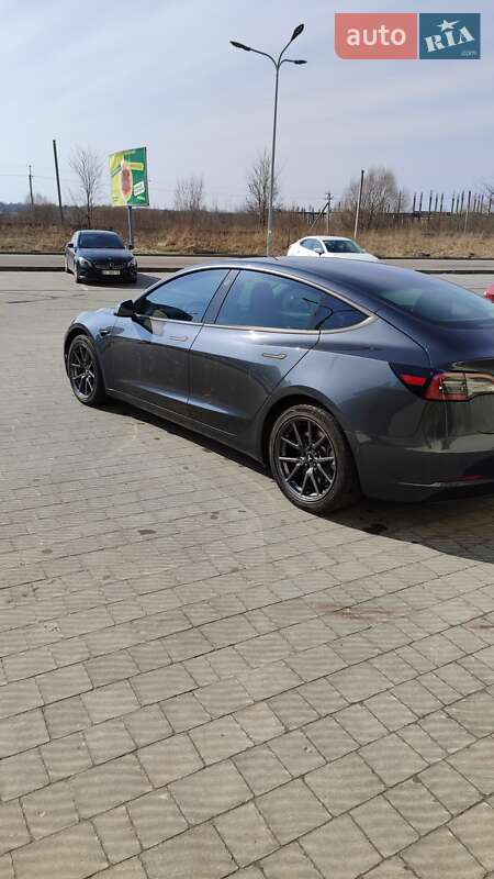 Седан Tesla Model 3 2018 в Львове