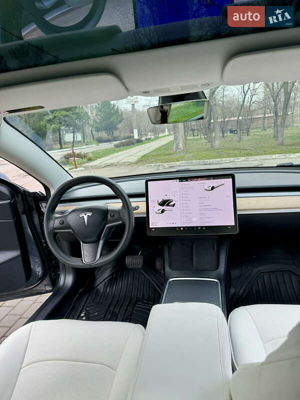 Седан Tesla Model 3 2019 в Одесі