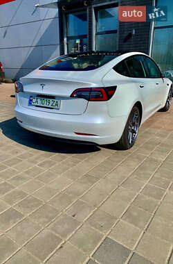Седан Tesla Model 3 2022 в Черкассах