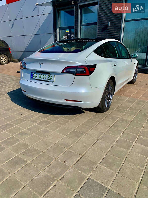 Седан Tesla Model 3 2022 в Черкассах