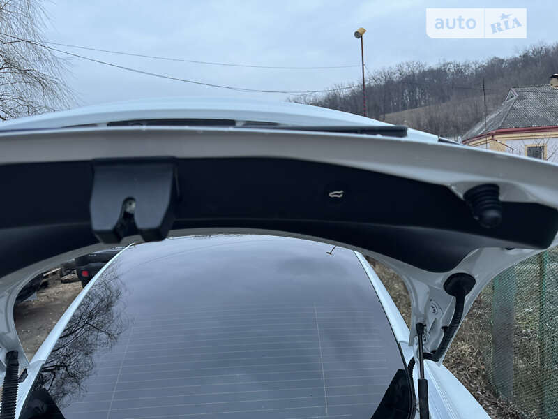Седан Tesla Model 3 2022 в Полтаве