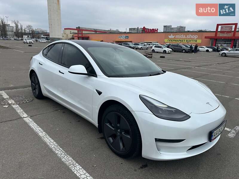 Седан Tesla Model 3 2021 в Києві