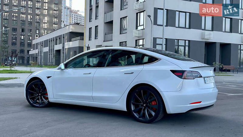 Седан Tesla Model 3 2020 в Киеве