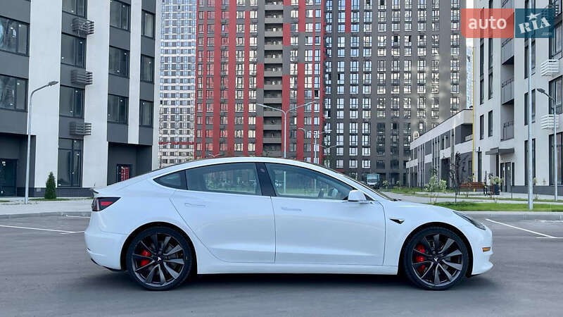 Седан Tesla Model 3 2020 в Киеве