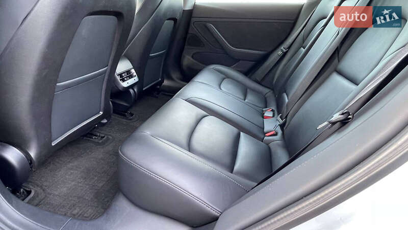 Седан Tesla Model 3 2020 в Киеве