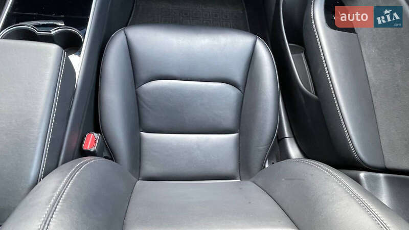 Седан Tesla Model 3 2020 в Киеве