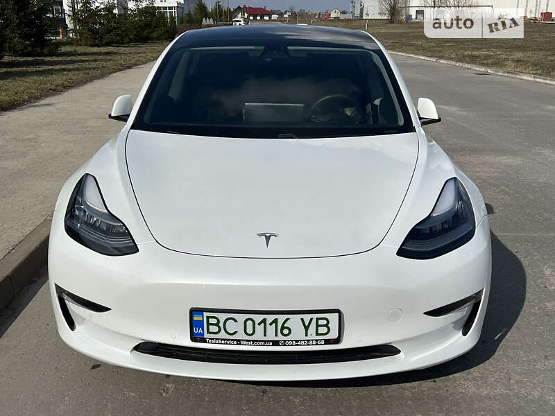 Седан Tesla Model 3 2020 в Коростене