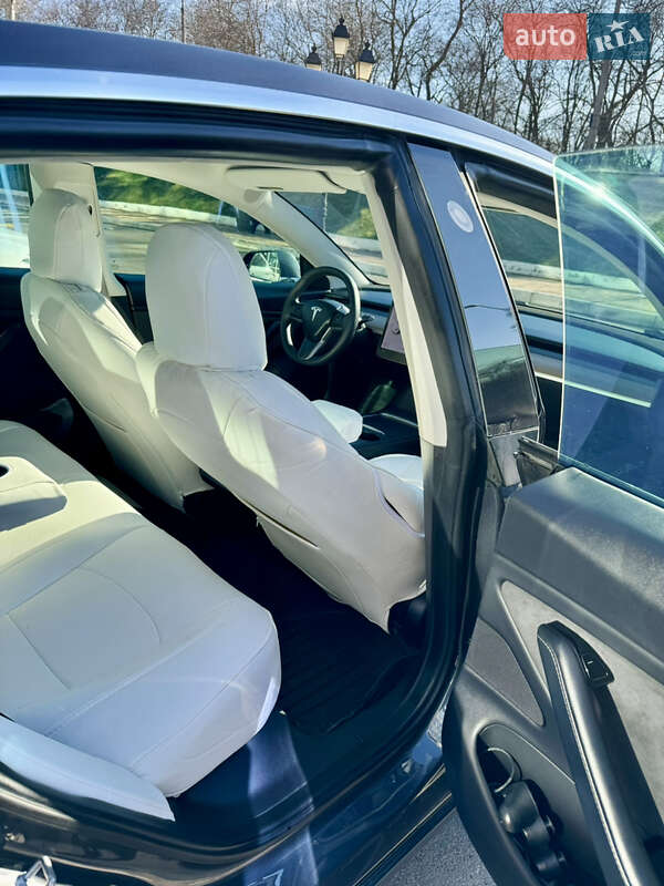 Седан Tesla Model 3 2019 в Одесі