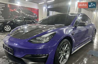 Седан Tesla Model 3 2019 в Киеве