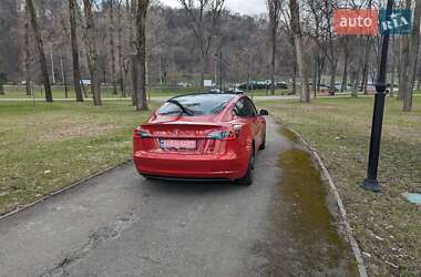 Седан Tesla Model 3 2022 в 