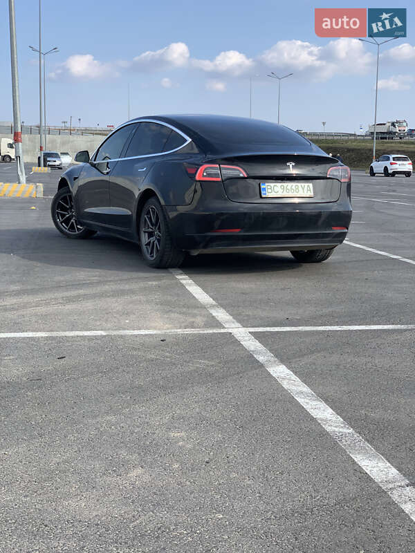 Седан Tesla Model 3 2019 в Львове