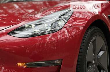 Седан Tesla Model 3 2022 в 