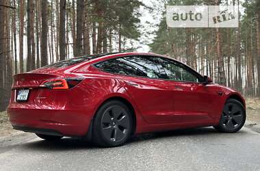 Седан Tesla Model 3 2022 в 
