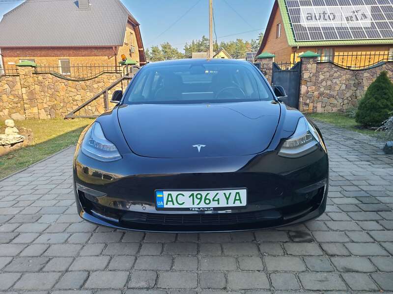 Седан Tesla Model 3 2018 в Маневичах