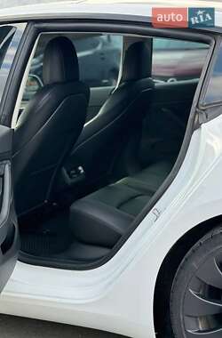 Седан Tesla Model 3 2021 в Виннице