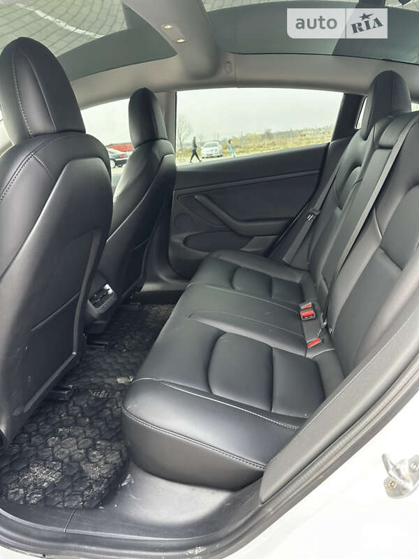 Седан Tesla Model 3 2021 в Виннице