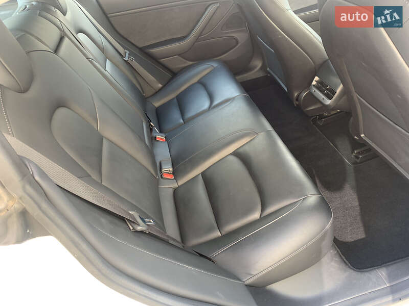 Седан Tesla Model 3 2019 в Львові