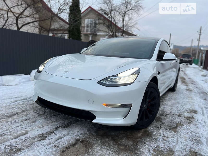 Седан Tesla Model 3 2022 в Надворной