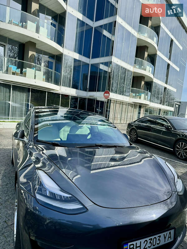 Седан Tesla Model 3 2019 в Одесі