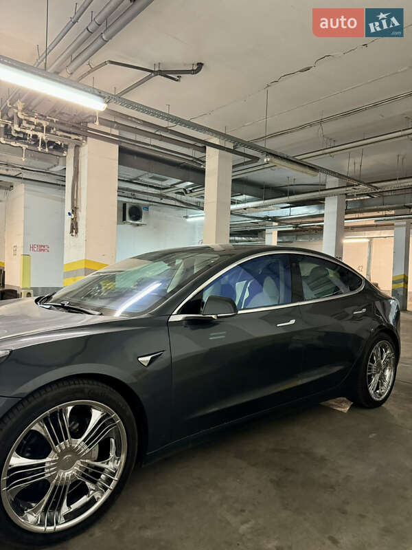 Седан Tesla Model 3 2019 в Одесі
