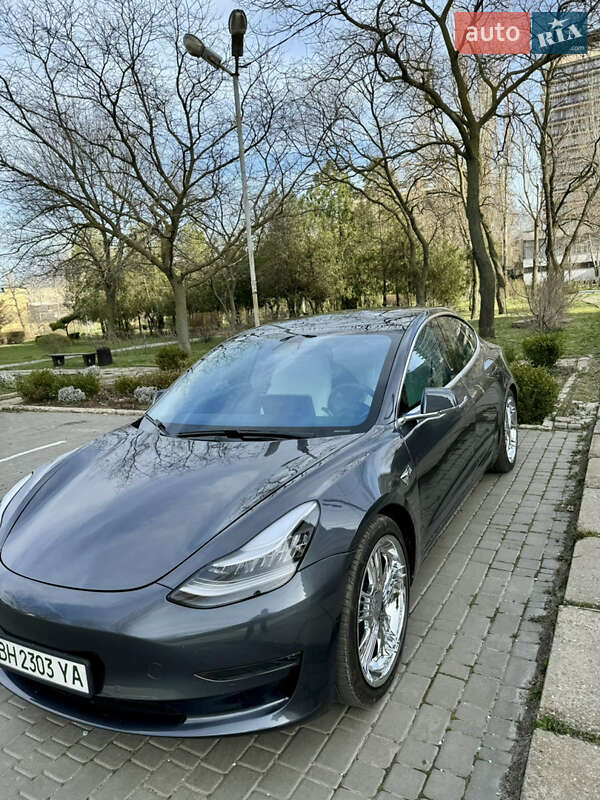 Tesla Model 3 2019