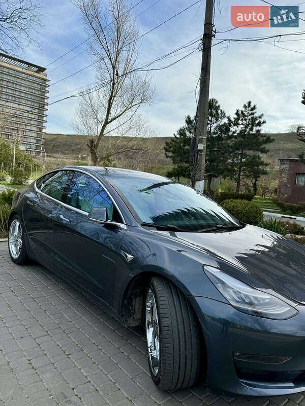 Седан Tesla Model 3 2019 в Одесі