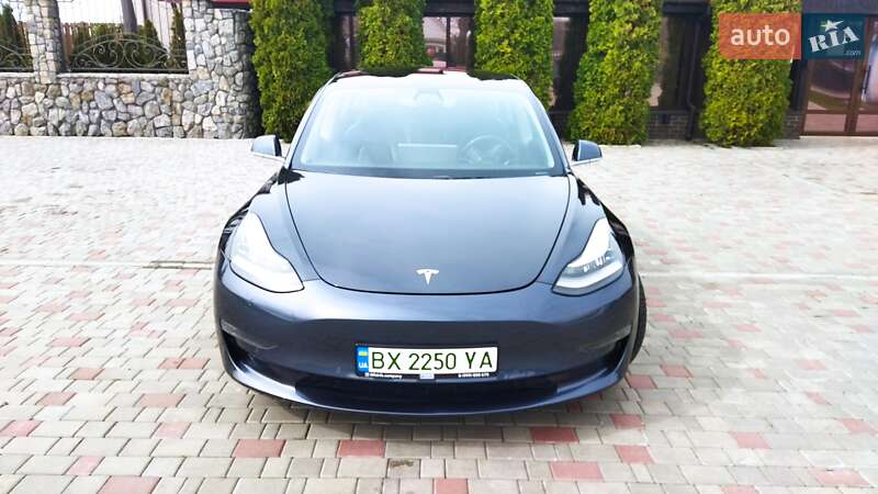 Седан Tesla Model 3 2018 в Староконстантинове