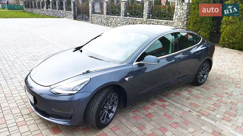 Седан Tesla Model 3 2018 в Староконстантинове