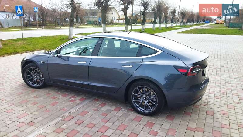 Седан Tesla Model 3 2018 в Староконстантинове