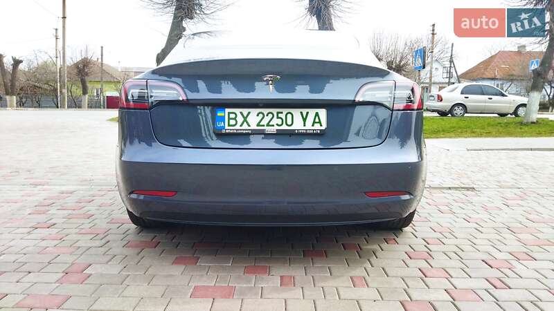 Седан Tesla Model 3 2018 в Староконстантинове